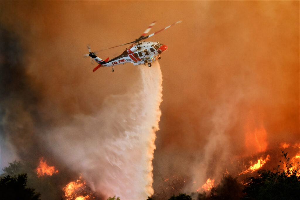 CAL-FIRE-FireHawk-406-Water-Dip-AV-1024x